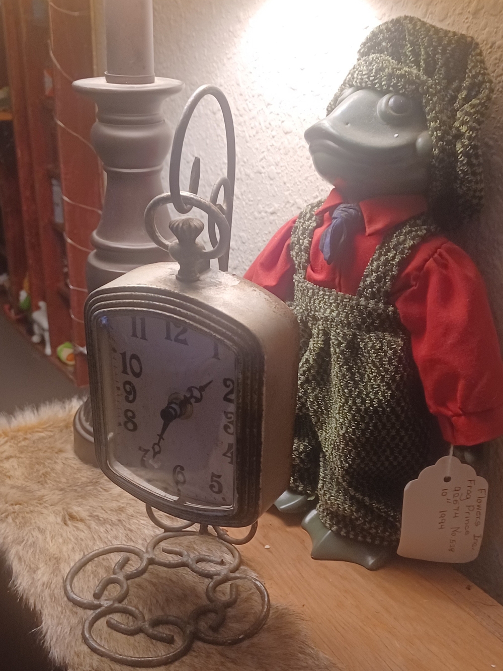 Vintage-Style Table Clock